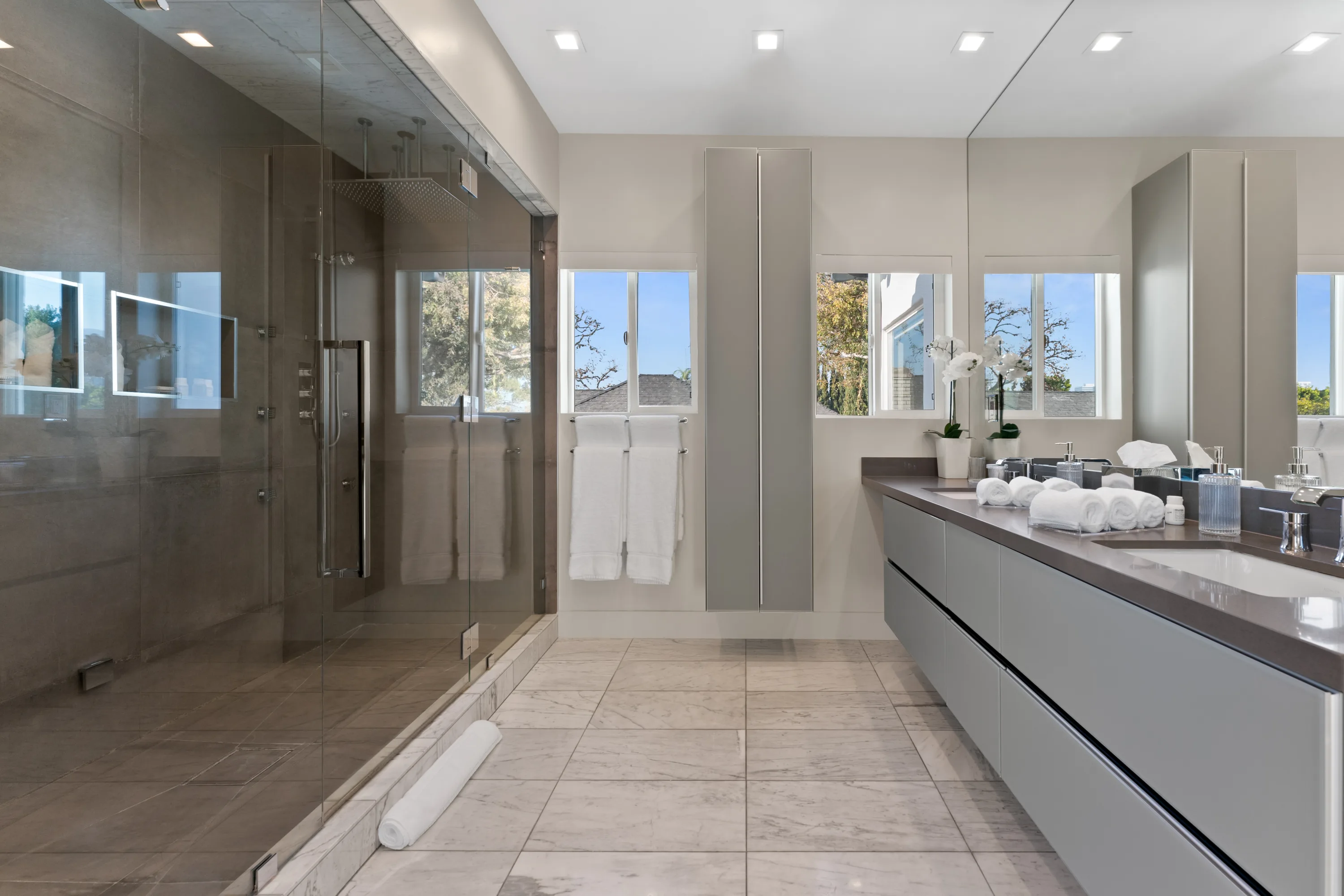 Luxurious primary bathroom at Rodeo Villa, a Beverly Hills vacation rental featuring elegant finishes, modern design, and a spa-inspired atmosphere.