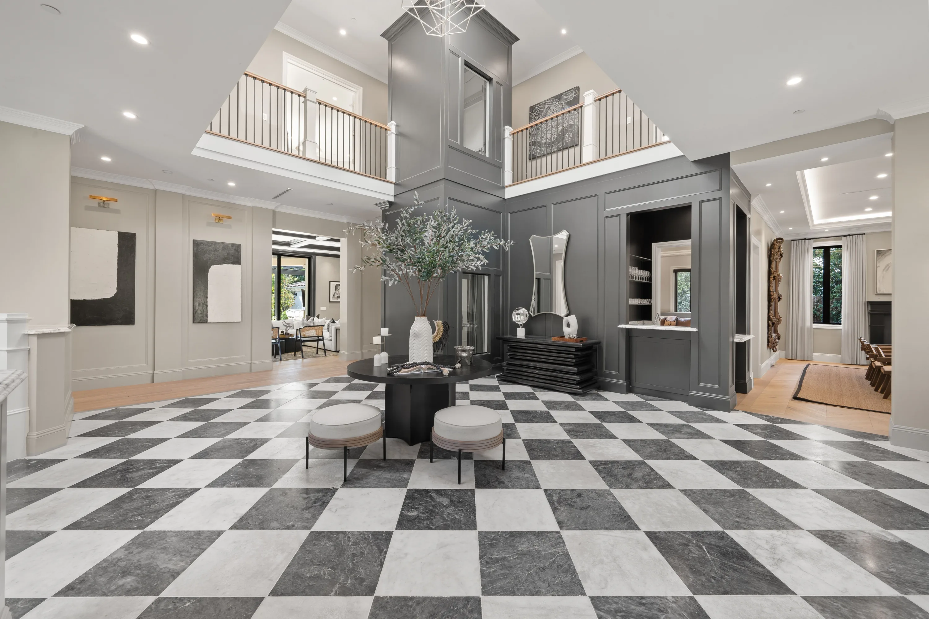 Camden Classic luxury villa in Beverly Hills featuring sophisticated contemporary design, elegant furnishings, spacious living areas, and premium finishes in an exclusive Los Angeles vacation rental.