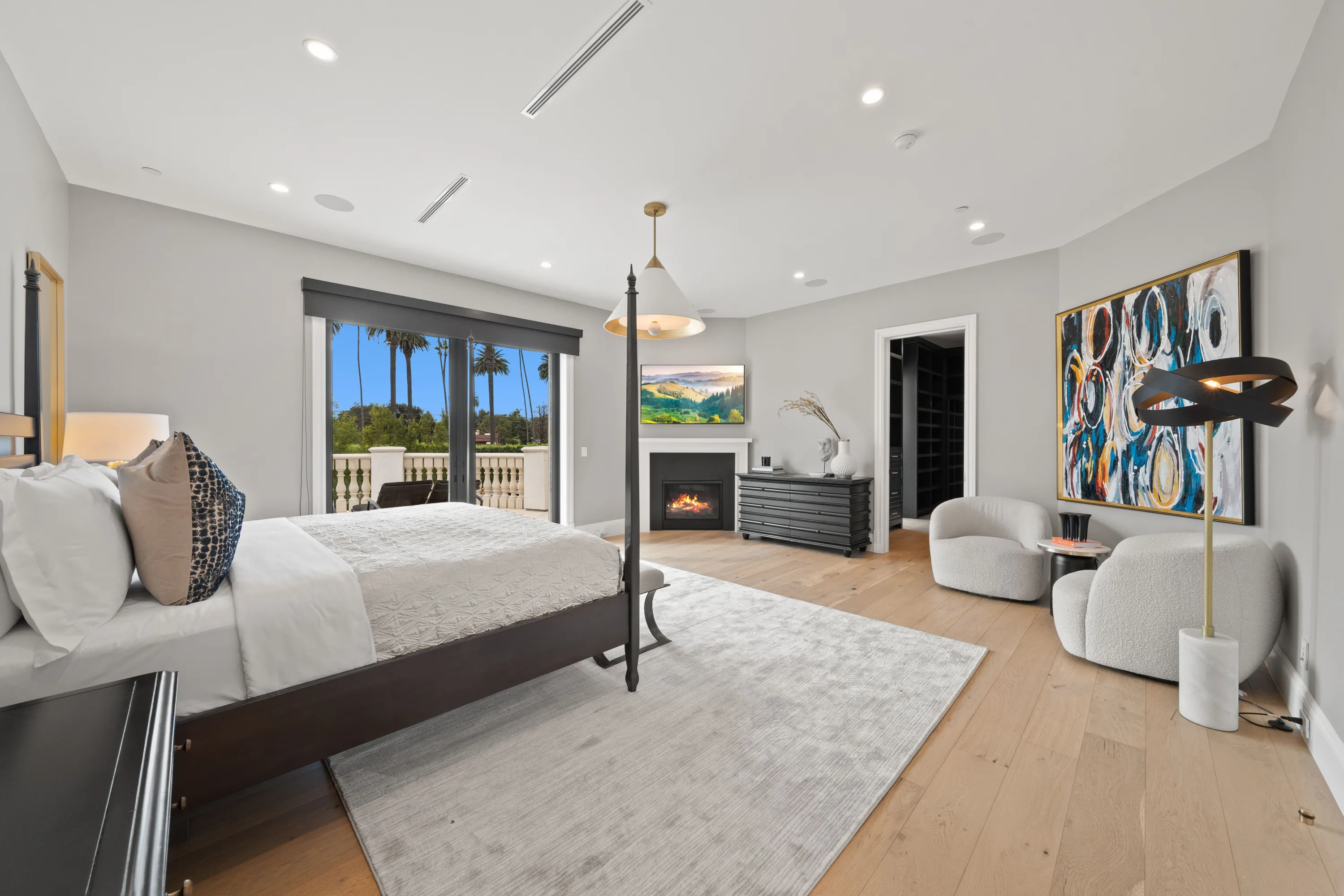 Camden Classic luxury villa in Beverly Hills featuring sophisticated contemporary design, elegant furnishings, spacious living areas, and premium finishes in an exclusive Los Angeles vacation rental.