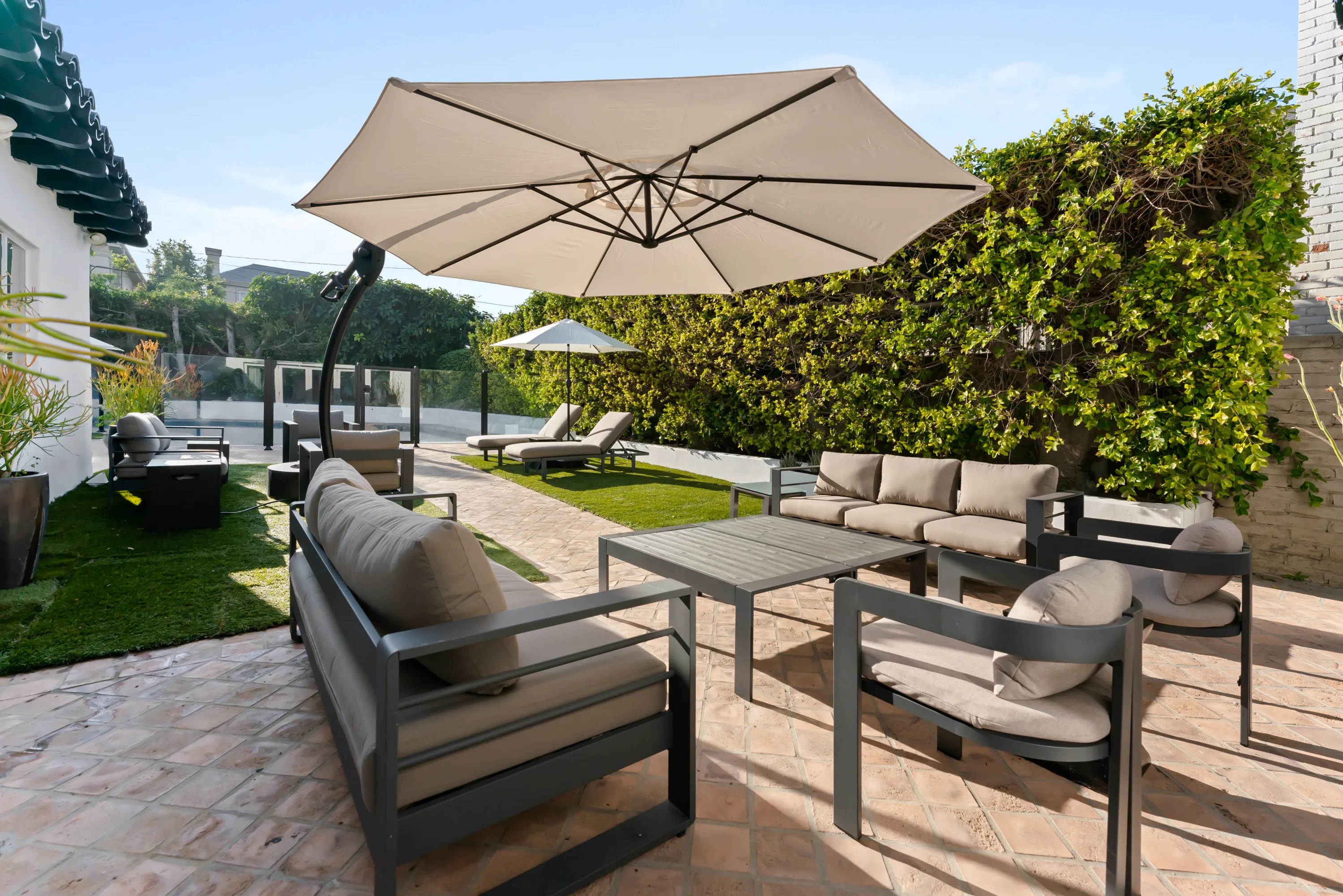 Private backyard at Rodeo Villa, a luxury Beverly Hills vacation rental featuring a fire pit, lounge seating, and a stylish outdoor space for relaxing or entertaining.