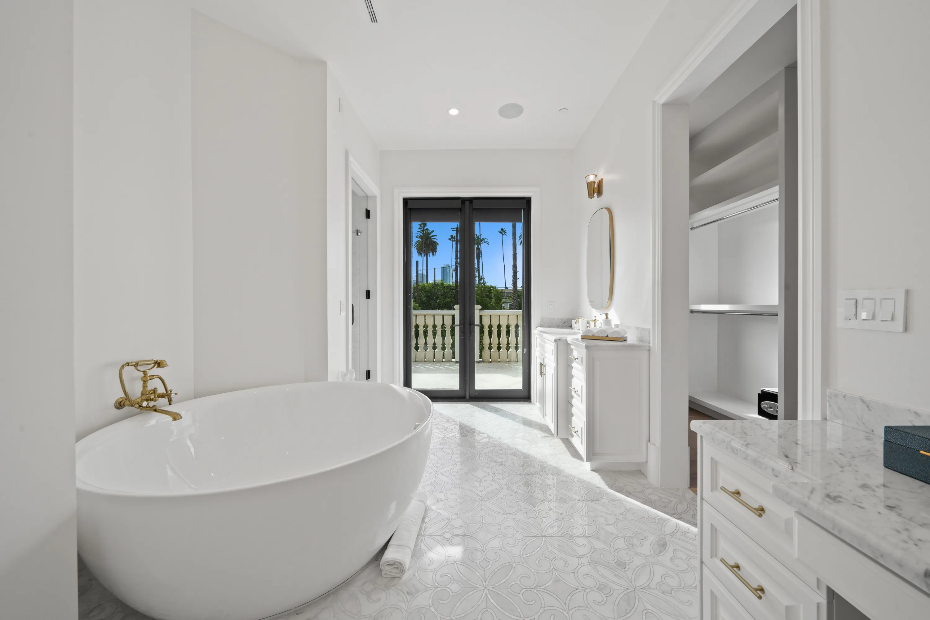Camden Classic luxury villa in Beverly Hills featuring sophisticated contemporary design, elegant furnishings, spacious living areas, and premium finishes in an exclusive Los Angeles vacation rental.