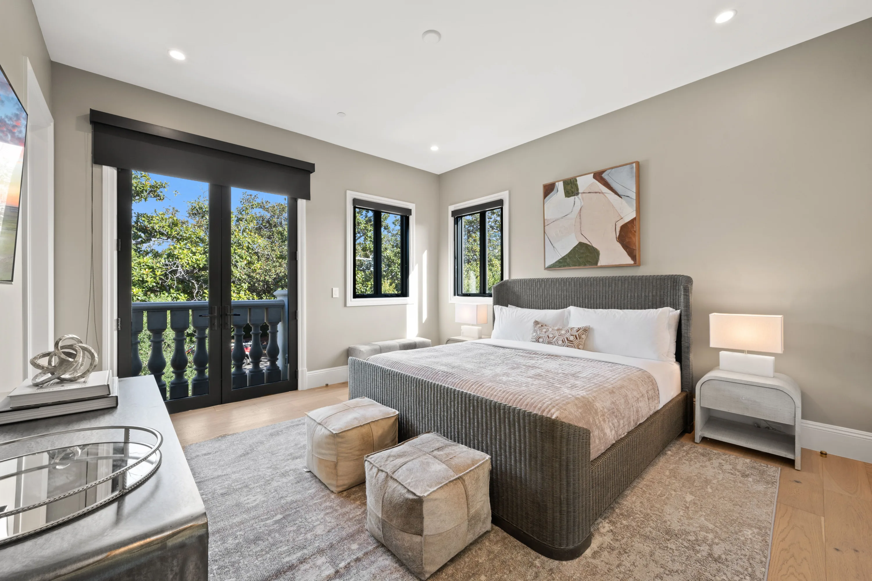 Camden Classic luxury villa in Beverly Hills featuring sophisticated contemporary design, elegant furnishings, spacious living areas, and premium finishes in an exclusive Los Angeles vacation rental.