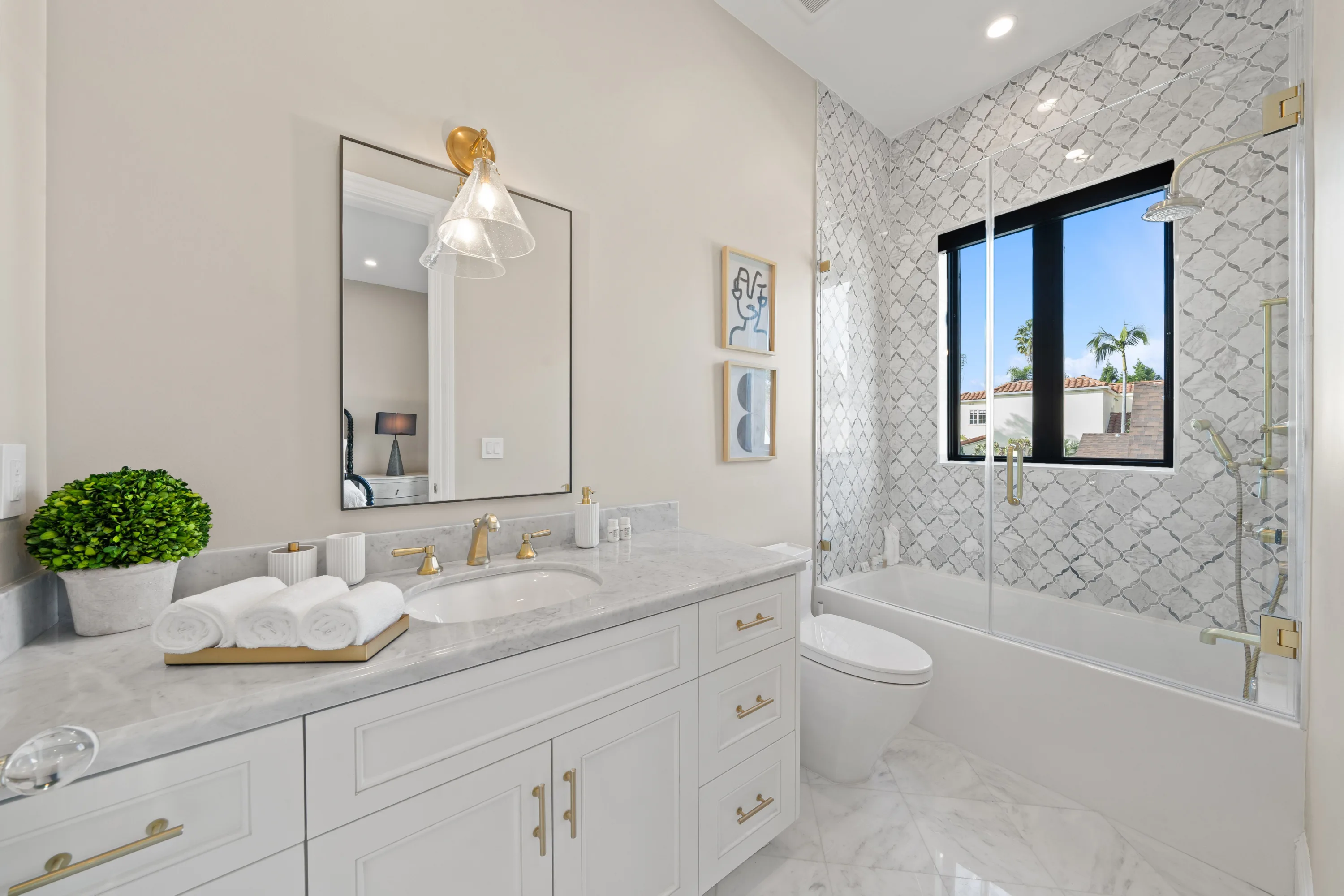 Camden Classic luxury villa in Beverly Hills featuring sophisticated contemporary design, elegant furnishings, spacious living areas, and premium finishes in an exclusive Los Angeles vacation rental.