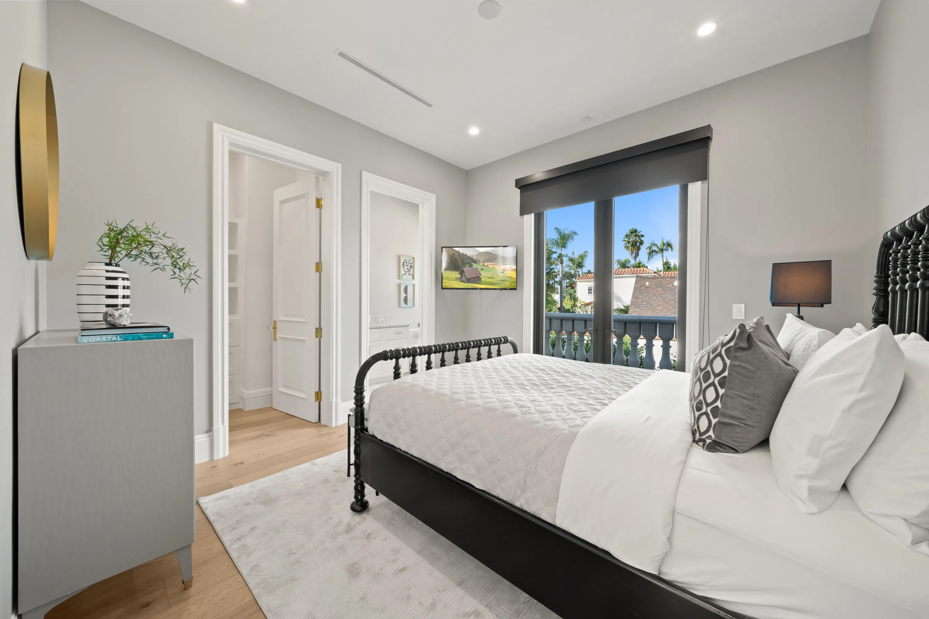 Camden Classic luxury villa in Beverly Hills featuring sophisticated contemporary design, elegant furnishings, spacious living areas, and premium finishes in an exclusive Los Angeles vacation rental.