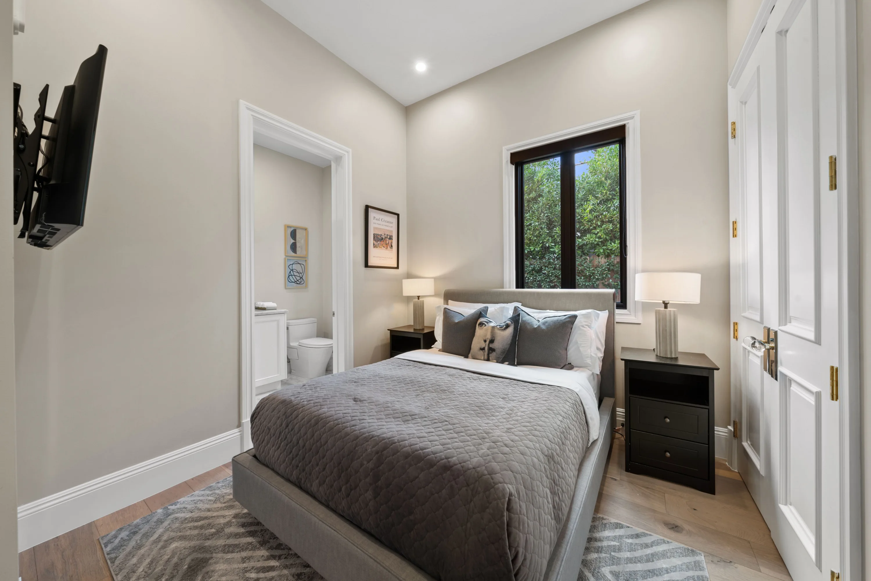 Camden Classic luxury villa in Beverly Hills featuring sophisticated contemporary design, elegant furnishings, spacious living areas, and premium finishes in an exclusive Los Angeles vacation rental.