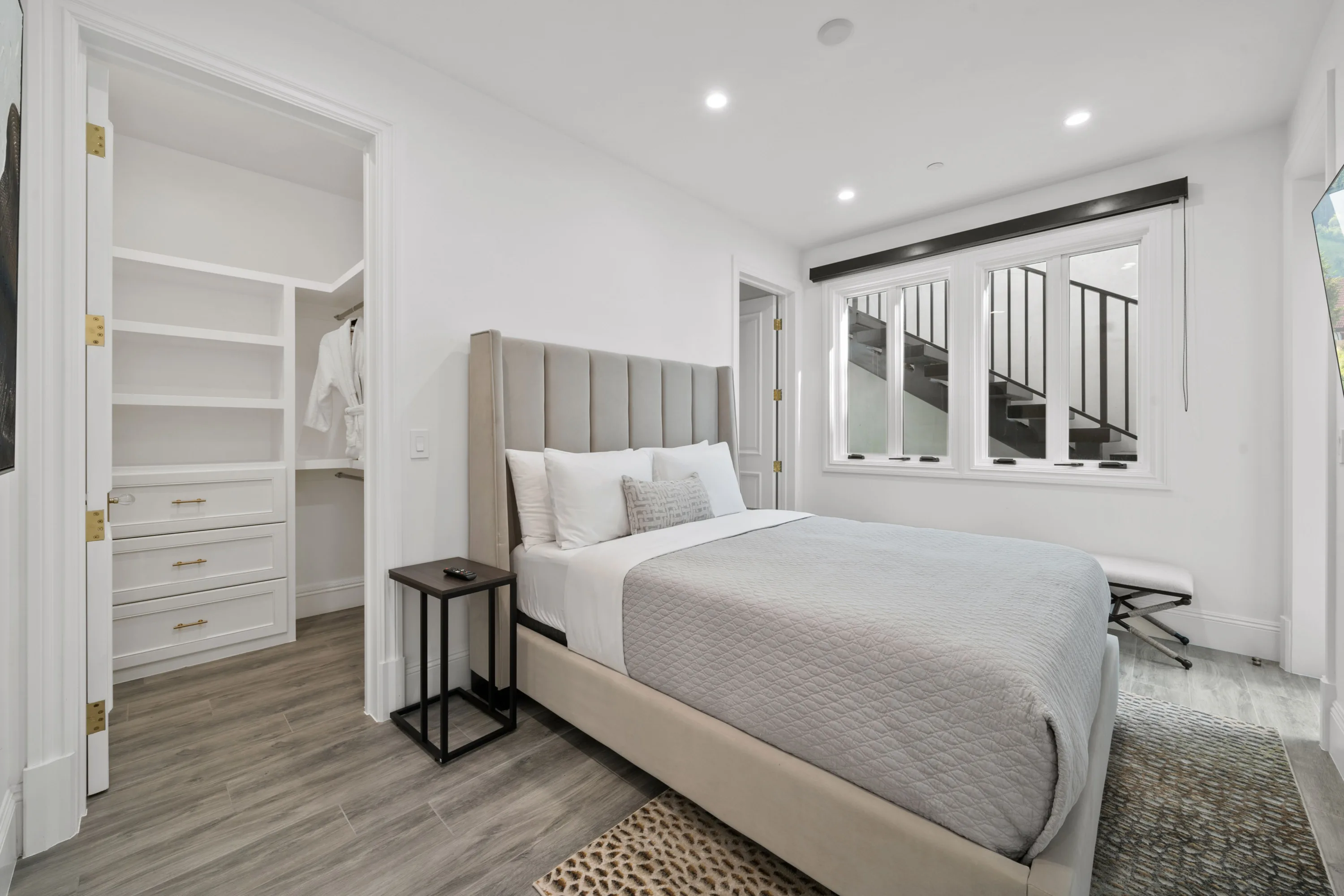 Camden Classic luxury villa in Beverly Hills featuring sophisticated contemporary design, elegant furnishings, spacious living areas, and premium finishes in an exclusive Los Angeles vacation rental.