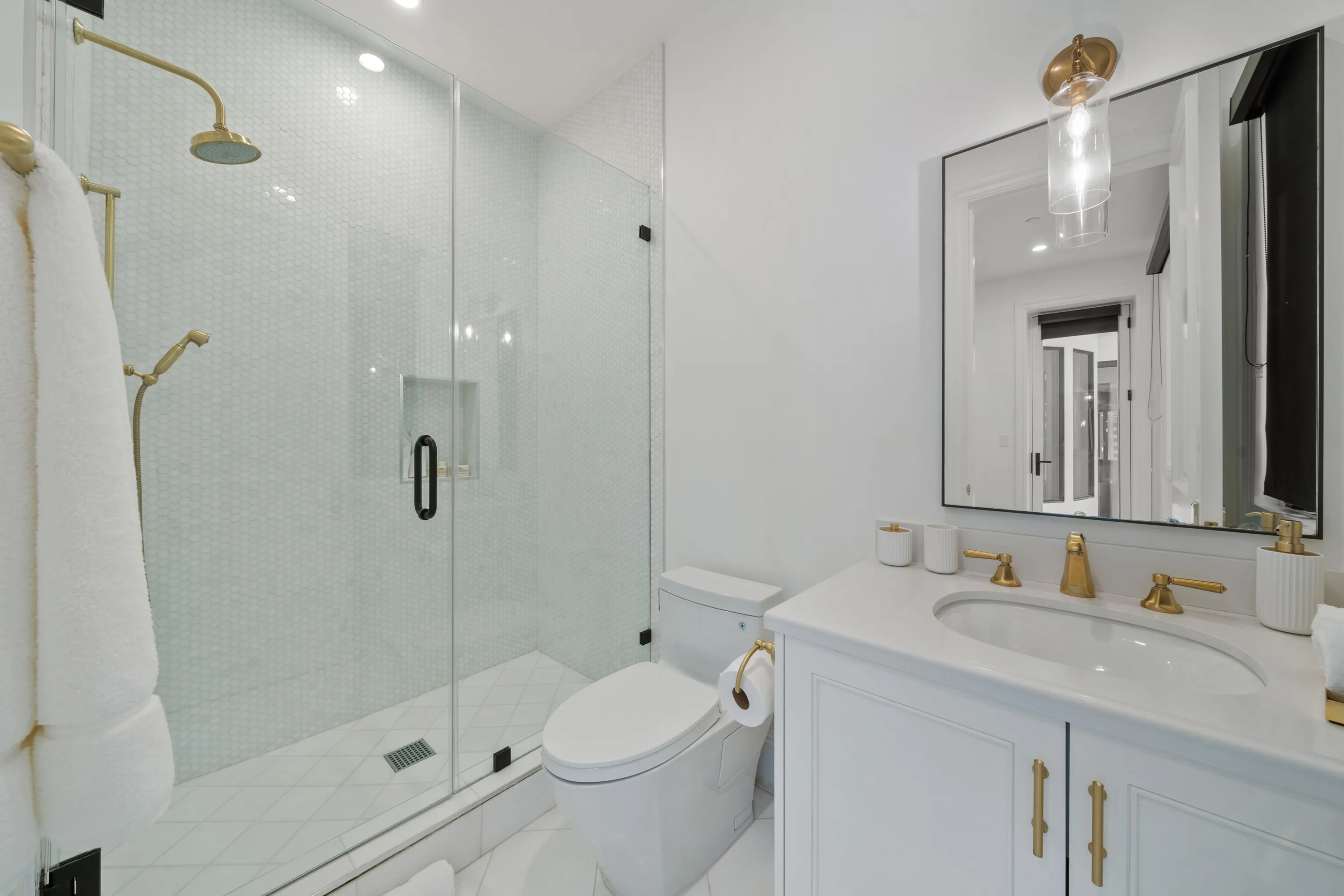 Camden Classic luxury villa in Beverly Hills featuring sophisticated contemporary design, elegant furnishings, spacious living areas, and premium finishes in an exclusive Los Angeles vacation rental.
