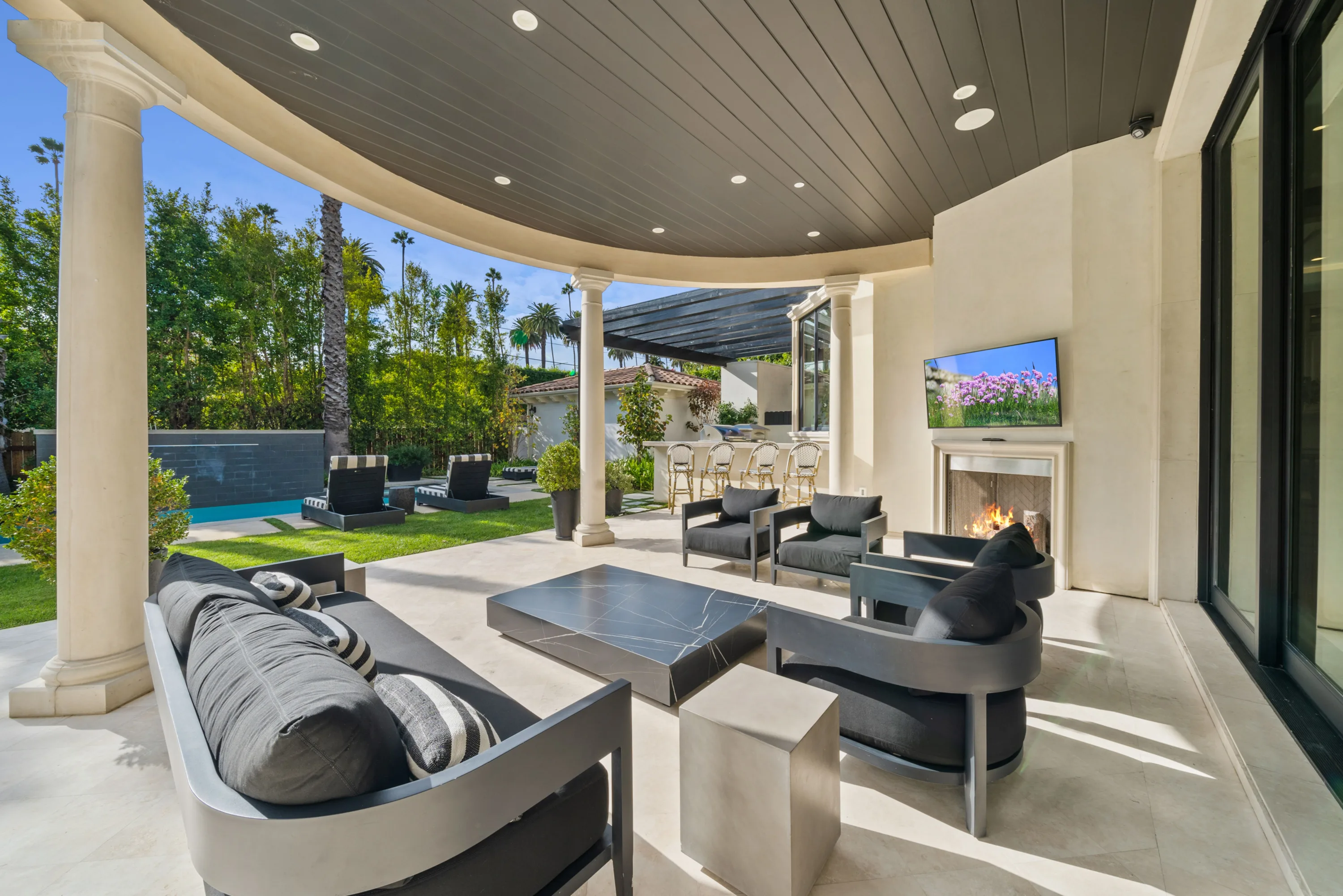 Camden Classic luxury villa in Beverly Hills featuring sophisticated contemporary design, elegant furnishings, spacious living areas, and premium finishes in an exclusive Los Angeles vacation rental.