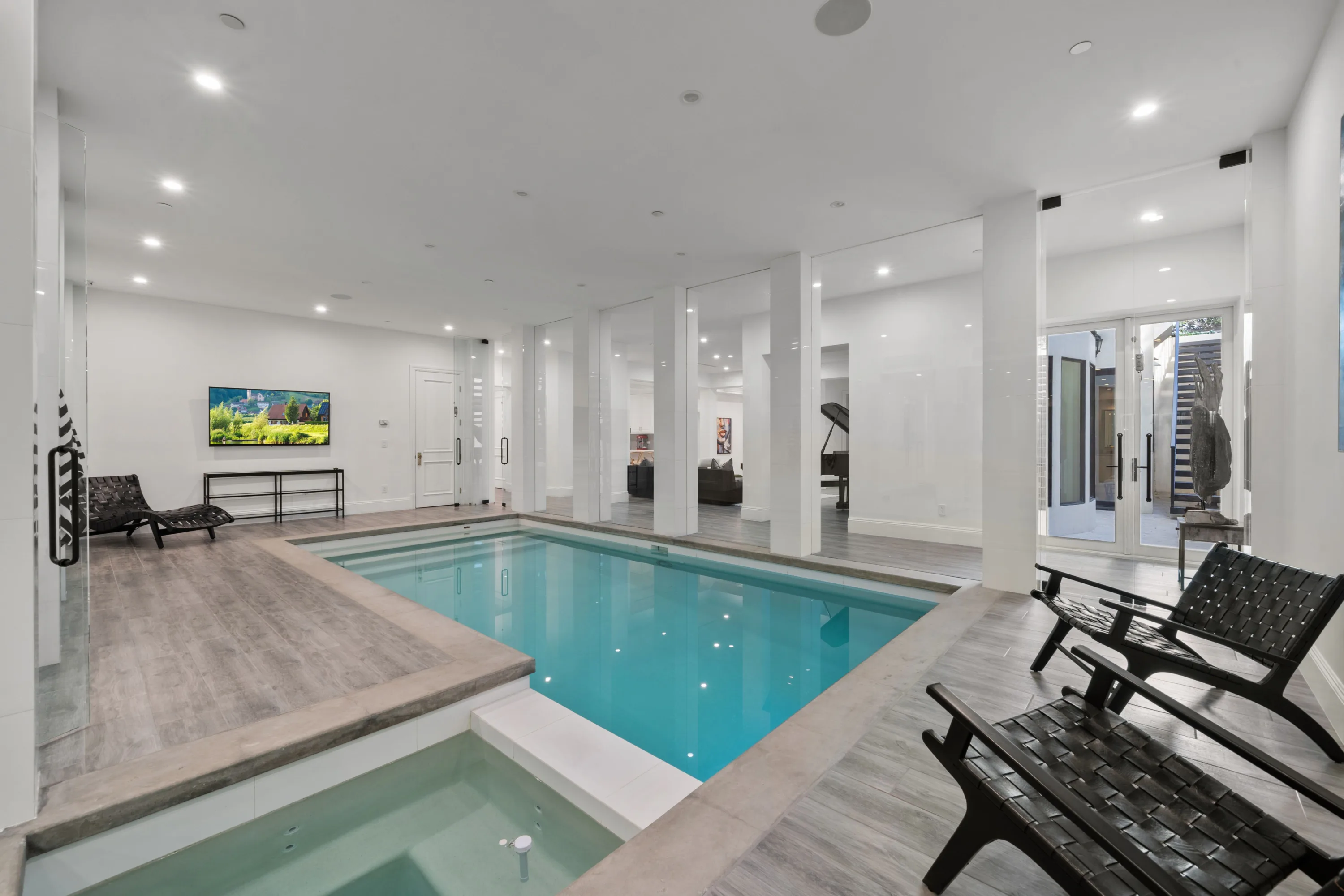 Camden Classic luxury villa in Beverly Hills featuring sophisticated contemporary design, elegant furnishings, spacious living areas, and premium finishes in an exclusive Los Angeles vacation rental.