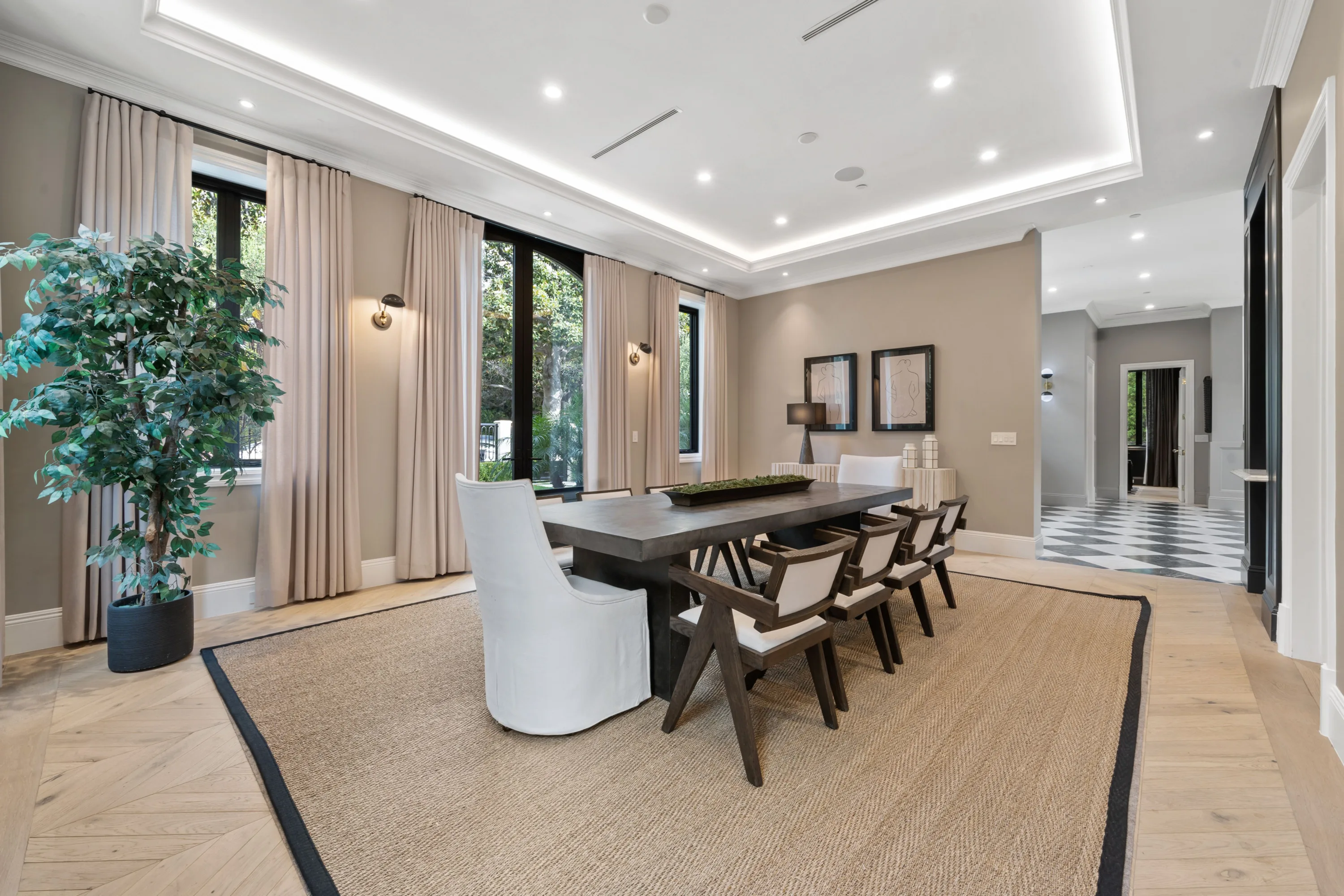 Camden Classic luxury villa in Beverly Hills featuring sophisticated contemporary design, elegant furnishings, spacious living areas, and premium finishes in an exclusive Los Angeles vacation rental.